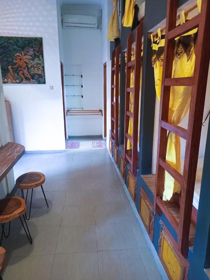 Zen Moon Hostel Yogyakarta Exterior photo